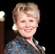 The first image of imelda staunton portraying the queen in the fifth series of the crown has been staunton, 65, takes on the role played by claire foy and olivia colman, as the latest series follows. Netflix Serie The Crown Endet Mit Staffel 5 Und Mit Imelda Staunton Welt