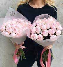 Intense coral guard petals touched with rose slowly fade to pale ivory. Try Roses Instead Of Peonies Article On Thursd