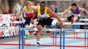 Sasha zhoya a battu le record du monde du 110 m haies des moins de 20 ans avec un chrono de 12 sec 93/100e (vent: Lens 2012 Finale 110 M Haies Cadets Record Du Monde De Wilhem Belocian En 13 12 Youtube