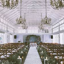 The hotel will let you choose your own theme or preference, as well as helping you through wedding professionals. Gedong Putih