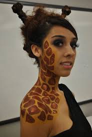 Dafür braucht ihr lediglich eine kleine silikonform für die tafeln oder ihr bastelt euch selber eine aus alufolie. Maquiagem De Girafa Pesquisa Google Giraffe Costume Animal Makeup Halloween Costumes