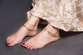 Hukum memakai gelang kaki bagi wanita mp3 duration 3:21 size 7.67 mb / santri belajar berdakwah 16. Hukum Perempuan Memakai Gelang Kaki Emas Bincang Muslimah