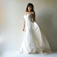 Il capo perfetto per sentirsi bella nelle occasioni speciali. Abito Da Sposa Vestito Da Sposa In Seta Abito Da Sposa Semplice Abito Da Sposa Con Strascico Abito Da Sposa Alternativo Loretree
