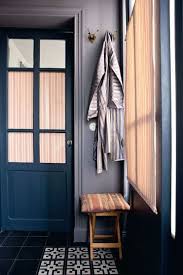 Renovation Studio 25m2 A Paris Exemple D Une Metamorphose Reussie Deco Maison Portes Vitrees Interieures Porte Vitree Et Sas Entree