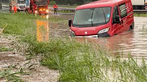 Riesenauswahl an werkzeug und baumaterial. Feuerwehr Im Einsatz Hochwasser Durch Starkregen In Bayern Zdfheute