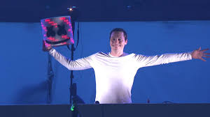He has done multiple fake face reveals to make fans believe he was not chris. Marshmello Finally Reveals Himself At Edc Las Vegas 2016 Youtube