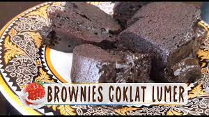 Nah, kita akan coba membuat kue brownies cokelat kukus lumer yang rasa dan teksturnya mirip dengan brownies amanda dengan bagian lapisan tengah diberi lapisan cokelat yang lumer. Resep Brownies Amanda Cokelat Kukus Lumer Dan Meleleh Youtube