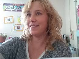 Julia Riggins's Instagram, Twitter & Facebook