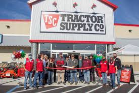 Breyer mobile vet clinic ambulance horse trailer with 4 horses schleich 18 lot. Tractor Supply Grand Opening Held April 3 Dade County Sentinel