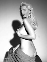 Die ultimative Desiree Nick Nacktkollektion heute