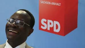 Liebe zuschauer, mit ihrer sprache offenbaren sich die politiker immer mehr und geben uns niederen volk eindeutig zu verstehen, was sie von uns halten. Spd Politiker Diaby Veroffentlicht Buch Alltagsrassismus In Der Bundestagskantine Archiv
