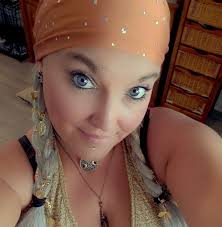 Are there long hair cream studs in the Tampa area?