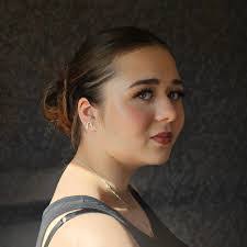 Colette Kemp's Instagram, Twitter & Facebook