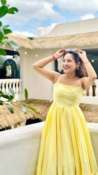 Butter Yellow Dress Outfit Ideas For Summer