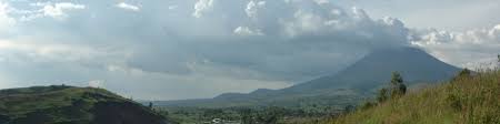 #rdc_#rwanda | plusieurs congolais ont traversé la frontières entre #goma et la ville voisine de #gisenyi apres l'ouverture par les autorites rwandaises tard dans la soirée des frontières après. Goma Wikitravel