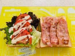 おうちでカフェ風ランチ 究極の bltサンド レシピはおもてなしにも macaroni レシピ サンドイッチ ベーコン 食べ物のアイデア