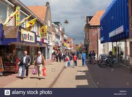 The time now er et pålideligt redskab når du rejser, ringer eller laver research. Menschen Beim Einkaufen In Der Mitte Der Stadt Winterswijk In Den Niederlanden Stockfotografie Alamy