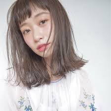ミディアムストレートでかわいいをアップデート清楚が叶う髪型とは