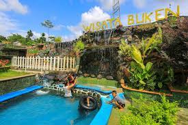Taman miniatur dunia (small world) foto by lalerijo.com. Wisata Buken Destinasi Seru Buat Liburan Keluarga Di Purwokerto