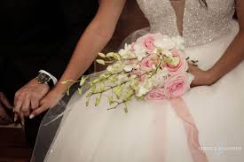 Fleurs & mariage est à votre disposition pour la décoration de votre salle de mariage. Bouquet De Mariee Rose Poudre Et En Fleurs Rose Pale De Mariage