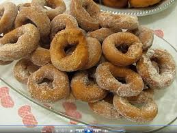 Biscoito Frito De Polvilho Doce E Farinha De Trigo Ingredientes 3 Ovos 3 Colheres Sopa De Oleo 3 Colheres De Sopa De Vinagre 1 Xicara Cha De Acucar 1 Colher Sopa De Fermento Em Po Fari Rosquinhas Fritas Rosquinha De Vinagre E Rosquinhas