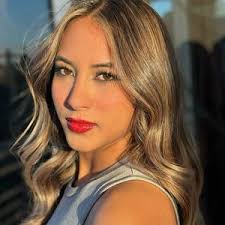 Elisa Sanchez (@elisasanchez411)