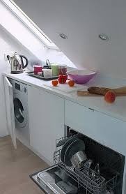 Zdjecie Nr 7 W Galerii Male Mieszkanie Na Poddaszu Jak Sie Mieszka Na 16 M Kw Kuche Dachschrage Kuche Planen Kuche Einrichten