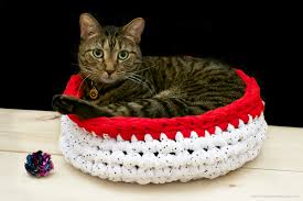 ☠safety issues concerning infants and. Tutorial Super Bulky Crocheted Cat Bed Red Handled Scissors