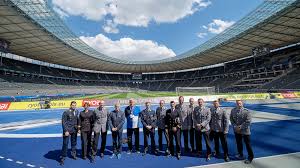 Ajánlom mindenkinek ezt a videót, persze főleg annak, aki már a rendszer ellen van. Hertha Bsc Ladt Jugendoffiziere Ein Deutscher Bundeswehrverband