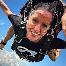 Reminder!!! Come see Ms. Anna & her social group TODAY🎄🍪☕️ At Launch from  4-4:50pm