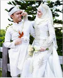 Bridal gaun pengantin, gaun pengantin yang modern, sewa baju pengantin nasional di jakarta, vendor sewa baju pengantin, sewa gaun pengantin vintage, designer wedding gown rental. Pakej Perkahwinan Lengkap Galeri Busana Pengantin Penambah Seri