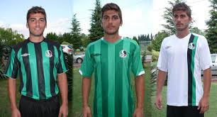 Sakaryaspor ekibi tarafından başlatılan forma kampanyasına 10 adet forma sözü vererek destek olan başkan özen, sapanca belediyesi başkanlık makamında ağırladığı sakaryaspor aşığı öğrencilere. Sakaryaspor 2011 2012 Sezon Formalari
