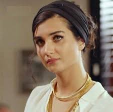 Pin By Laura Miranda On Scarf Hairstyles Scarf Hairstyles Turkish Beauty Tuba Buyukustun
