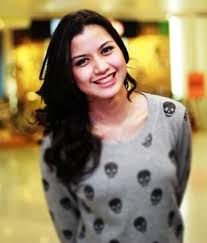 Datuk yusry bin abdul halim (lahir 15 jun 1973) merupakan penyanyi, pelakon, dan pengarah filem malaysia. Lisa Surihani Bio Height Weight Age Measurements Celebrity Facts