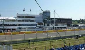 Amennyiben szeretnéd megvásárolni, ide kattintva üzenj az eladónak és kérd meg, hogy töltse fel ismét a hirdetést. Formula 1 Magyar Nagydij 2021 3 Corner Red Bull Hetvege Jegy Hu