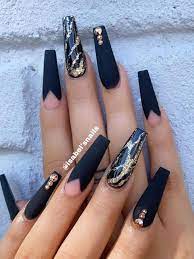The Most Beautiful Black Winter Nails Ideas Stylish Belles Gold Acrylic Nails Black Gold Nails Nye Nails