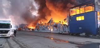 Marţi, 17 august 2021, 15:41 Incendiu FabricÄƒ Alba Iulia Foto Ministerul Mediului IntervenÅ£ie Dcnews