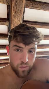 Sorry about the angle not my best look I promise 🤣 #fyp #singer #bill...