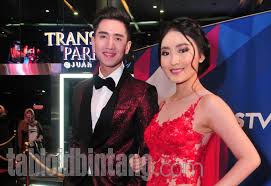 Foto Bareng Natasha Wilona Verrell Bramasta Kembali Tulis Kalimat Romantis Tabloidbintang Com