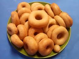 Resep donat kentang yang lembut ini bisa kita buat bareng si kecil. Tips Cara Membuat Donat Kentang Mulus