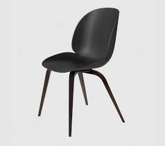 Schwarz wiederholt sich schließlich im kochfeld, im backofen und in der kaffeemaschine. Designer Stuhl Beetle Von Gubi Luxury Interior Design Online Shop