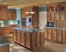 Benton Style Cabinets From Echelon Are Gorgeous In This Chestnut Finish Echelon Cabinets Kitchen D Oak Kitchen Cabinets Brown Kitchen Cabinets Oak Kitchen