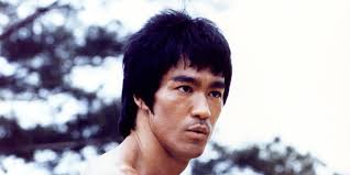 Das leben ist dazu da, um gelebt zu werden und nicht um «begriffen» zu werden, oder sich vorgegebenen. Beste Zitate Von Bruce Lee Victor Mochere