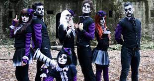 Depending on the particulars of the break you might have enough functioning cambrian layer left to keep the tree green and ripen your peaches. Crazy Eddie S Motie News Broken Peach Singing Spanish Goths And Witches For Halloween