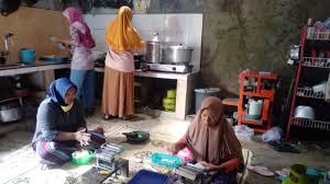 .kalbar sampang sampit sanggau sawahlunto sekayu selong semarang sengkang serang serui sibolga sidikalang sidoarjo sigli singaparna singaraja singkawang sinjai sintang situbondo slawi. Ingin Bertahan Hidup Pembuat Camilan Di Talun Jajal Penjualan Online