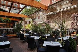 Nouveautes Gourmandes Dans Le Vieux Montreal Table Decorations Table Settings Decor