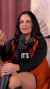 They say cats have nine lives… but apparently so do I! A brand new episode  of @divingindeeppod is out now! 🐱 🔗Link in bio to watch or listen!  #podcast #neardeathexperience #newpodcast #ninelives