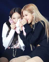 While lisa is busy with her solo album, jisoo had been shooting . Blackpink S Jennie And Rose Spotted In Los Angeles Us Fans Speculate Why Koreaboo