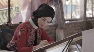 Motif batik priyangan ini memiliki motif tumbuhan, dimana tumbuhan tersebut digambar dan tersusun rapi dan simetris. Batik Pring Sedapur Magetan Trip Jalan Jalan