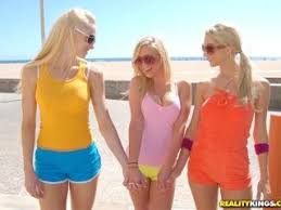 Treść widoczna tylko dla użytkowników forum darkmachine. Dylan Nailed In Haunted House Sborrate Facciali